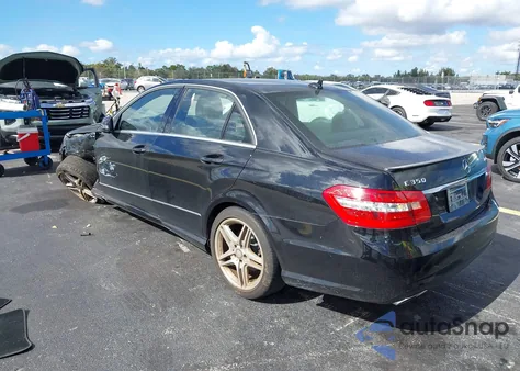 2013 Mercedes-Benz E 350 4Matic z USA, uszkodzony, nr VIN WDDHF8JB2DA682188